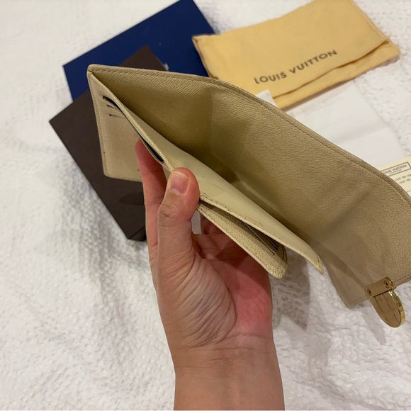 LOUIS VUITTON Damier Azur Koala Wallet - Picture 9 of 11